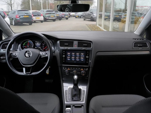 Volkswagen e-Golf - Afbeelding 28 van 30