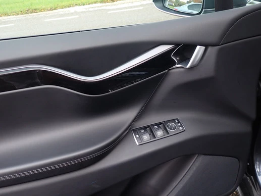 Tesla Model X - Afbeelding 27 van 30