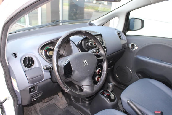 Peugeot iOn - Afbeelding 14 van 30