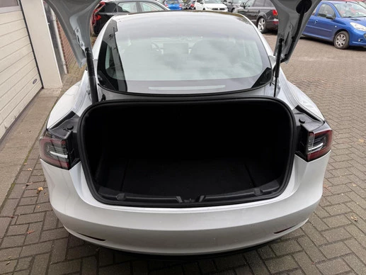 Tesla Model 3 - Afbeelding 11 van 23