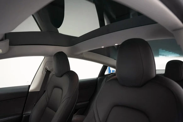 Tesla Model 3 - Afbeelding 5 van 30