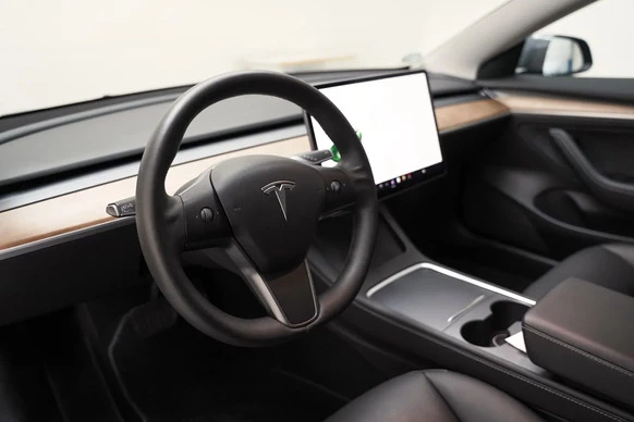 Tesla Model 3 - Afbeelding 17 van 30