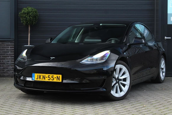 Tesla Model 3 - Afbeelding 1 van 28