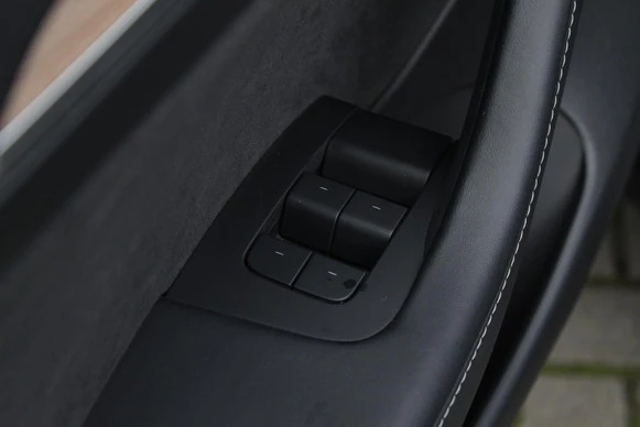 Tesla Model 3 - Afbeelding 13 van 28