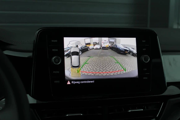 Volkswagen T-Roc - Afbeelding 23 van 30