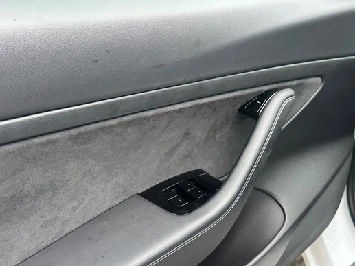 Tesla Model 3 - Afbeelding 9 van 18
