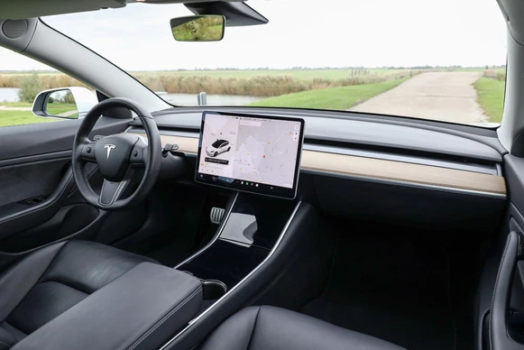 Tesla Model 3 - Afbeelding 8 van 30