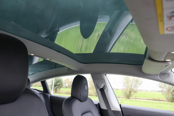 Tesla Model 3 - Afbeelding 9 van 30