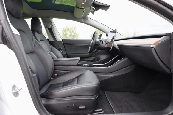 Tesla Model 3 - Afbeelding 15 van 30