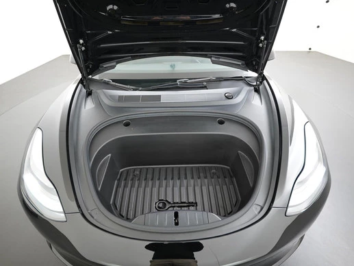 Tesla Model 3 - Afbeelding 28 van 30