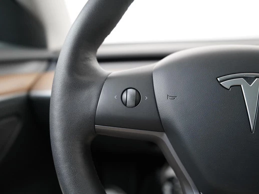 Tesla Model 3 - Afbeelding 8 van 30