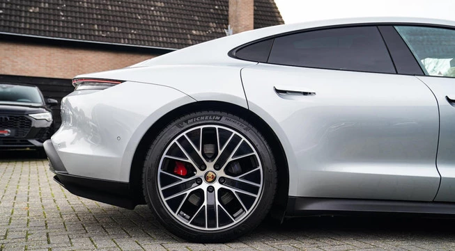Porsche Taycan - Afbeelding 17 van 30