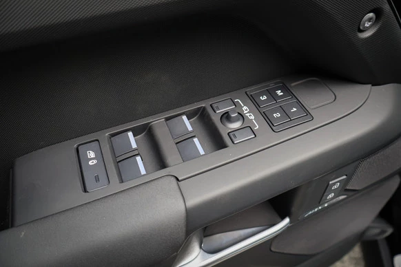 Land Rover Defender - Afbeelding 24 van 30