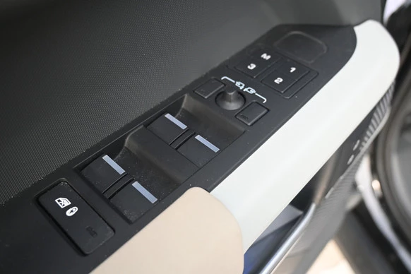 Land Rover Defender - Afbeelding 24 van 30