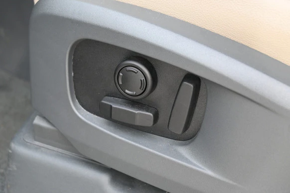 Land Rover Defender - Afbeelding 25 van 30