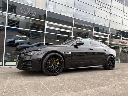 Jaguar XE - Afbeelding 1 van 18