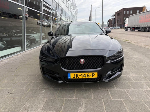 Jaguar XE - Afbeelding 2 van 18