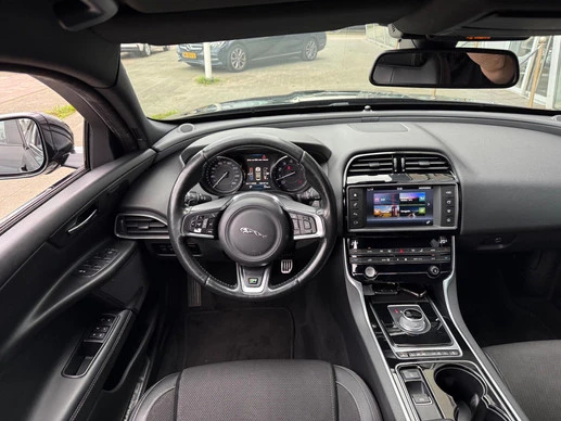 Jaguar XE - Afbeelding 10 van 18