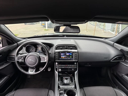 Jaguar XE - Afbeelding 11 van 18