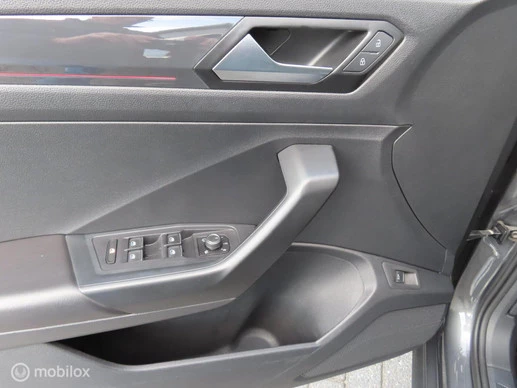 Volkswagen T-Roc - Afbeelding 19 van 30