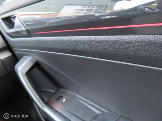 Volkswagen T-Roc - Afbeelding 28 van 30