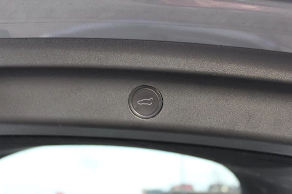 Tesla Model Y - Afbeelding 17 van 20