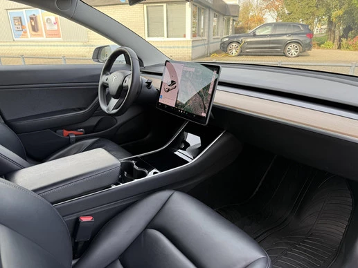 Tesla Model 3 - Afbeelding 15 van 26