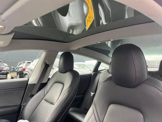 Tesla Model 3 - Afbeelding 17 van 19