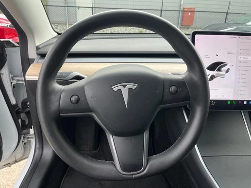 Tesla Model 3 - Afbeelding 18 van 19