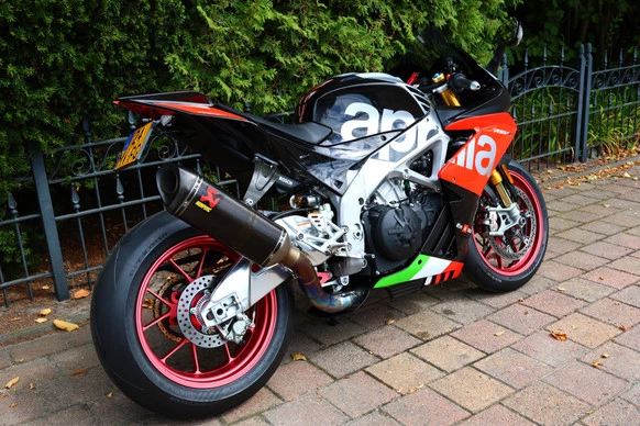 Aprilia RSV4 - Afbeelding 8 van 25