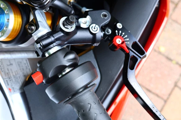 Aprilia RSV4 - Afbeelding 18 van 25