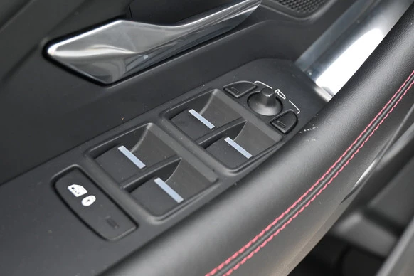 Jaguar E-PACE - Afbeelding 19 van 30