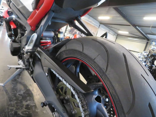 Triumph Street Triple - Afbeelding 12 van 13