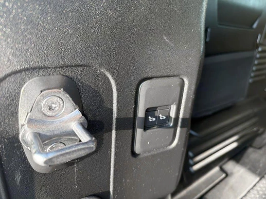 Land Rover Defender - Afbeelding 8 van 30