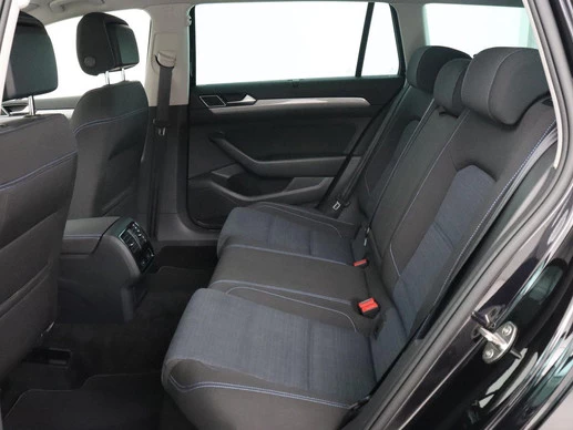Volkswagen Passat - Afbeelding 8 van 30