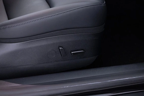 Tesla Model 3 - Afbeelding 8 van 30