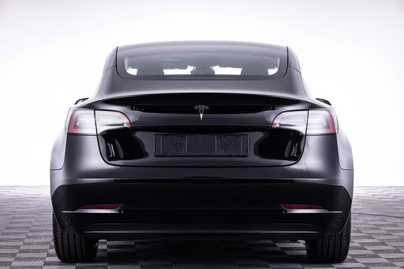 Tesla Model 3 - Afbeelding 23 van 30