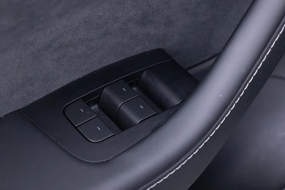 Tesla Model 3 - Afbeelding 12 van 30