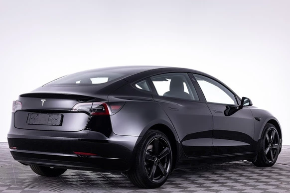 Tesla Model 3 - Afbeelding 24 van 30