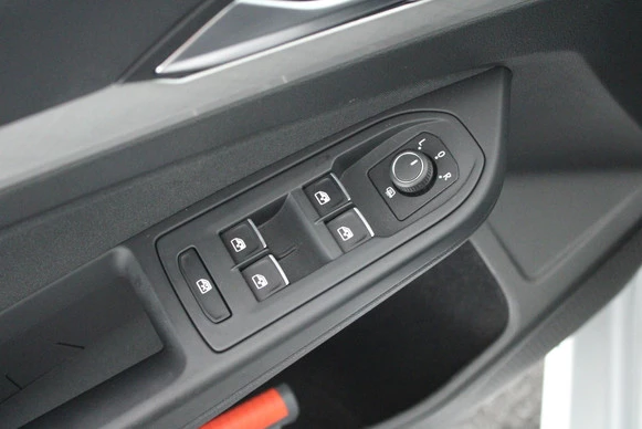 Volkswagen Golf - Afbeelding 13 van 30