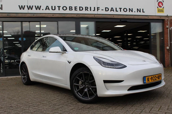 Tesla Model 3 - Afbeelding 1 van 17