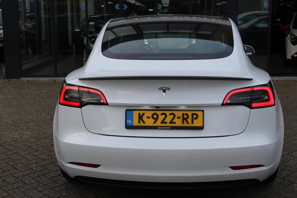 Tesla Model 3 - Afbeelding 5 van 17
