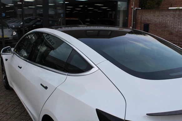 Tesla Model 3 - Afbeelding 6 van 17