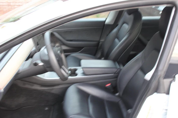 Tesla Model 3 - Afbeelding 8 van 17