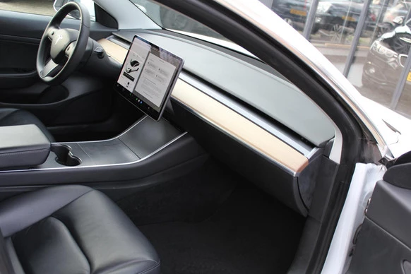 Tesla Model 3 - Afbeelding 10 van 17