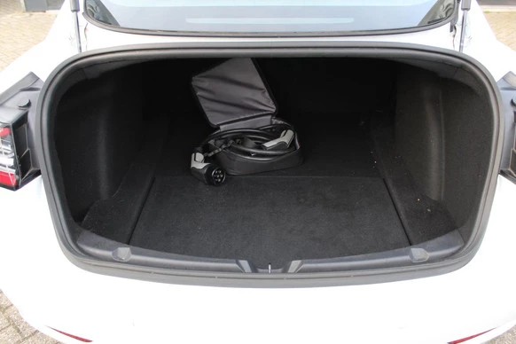 Tesla Model 3 - Afbeelding 13 van 17
