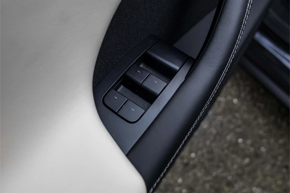 Tesla Model X - Afbeelding 28 van 30