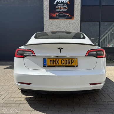 Tesla Model 3 - Afbeelding 8 van 19