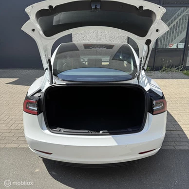Tesla Model 3 - Afbeelding 13 van 19