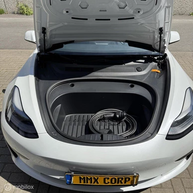 Tesla Model 3 - Afbeelding 14 van 19